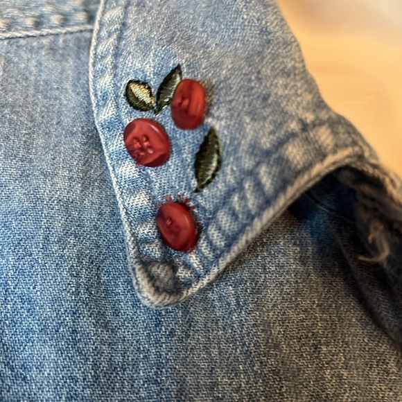 CJ Banks Denim Shirt -Button Up Embroidered/ buttons trim Sz M - Picture 3 of 9